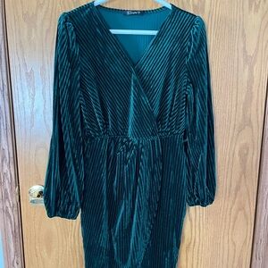Simplee Forest Green Velvet Long Sleeve Dress